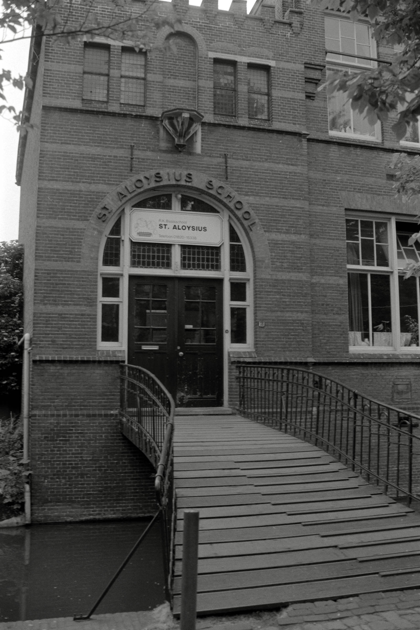 AHP F1992 06 001 sc250507 img15 NLP